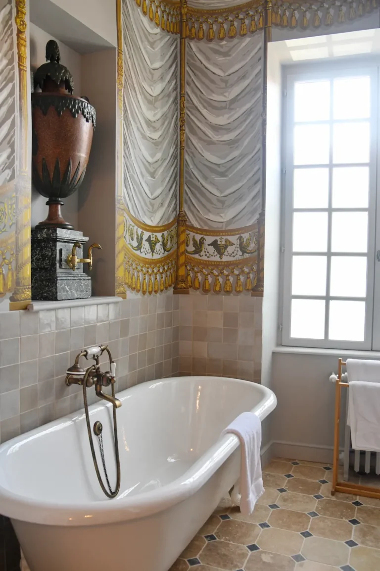 Domaine de Chalaniat Baignoire Salle de bain 768x1153
