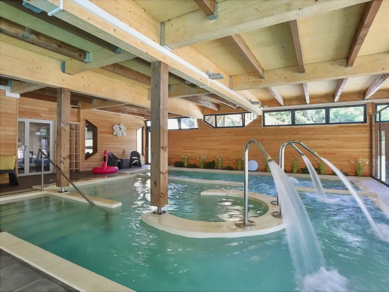 Camping Pre Bas Piscine interieur 768x576