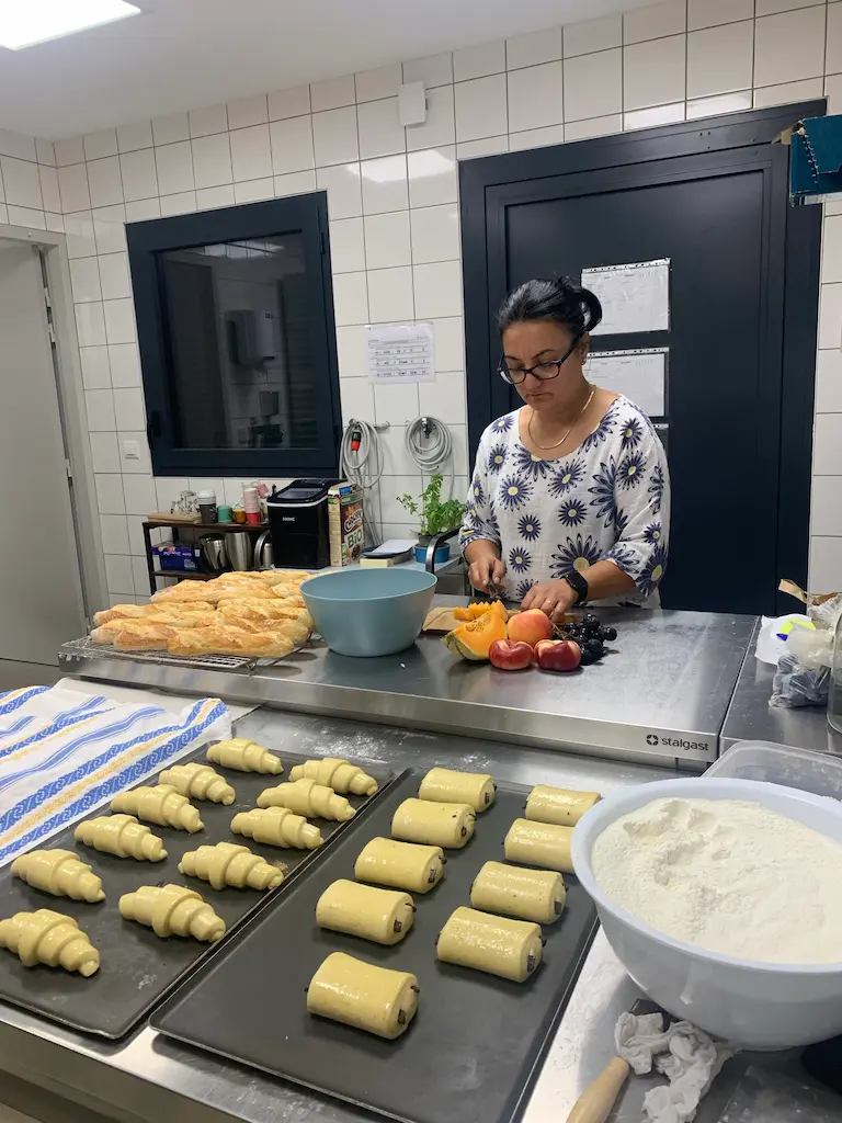 cabanes chateaux spas peydebe preparation petit dejeuner