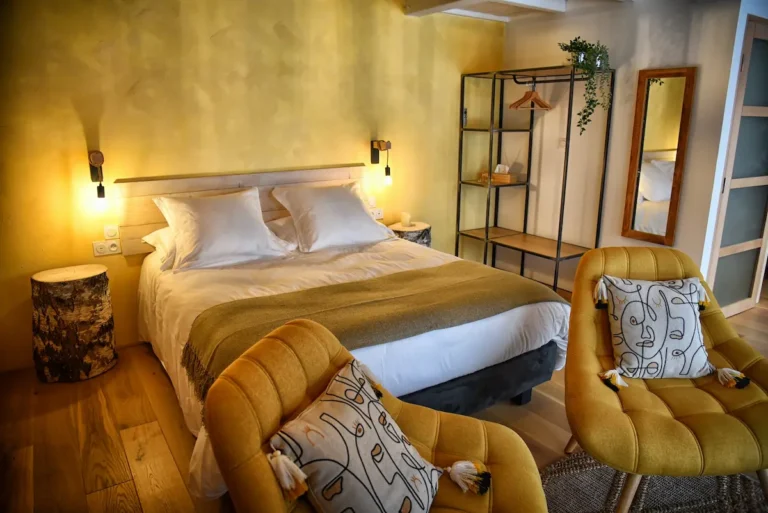 ecrin auvergne chambre lodge chaleureux 768x513