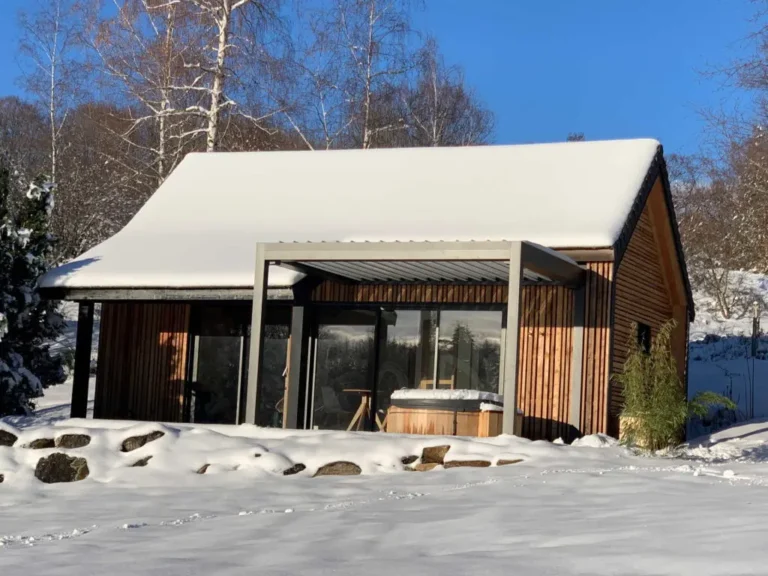 ecrin auvergne lodge neige 768x576