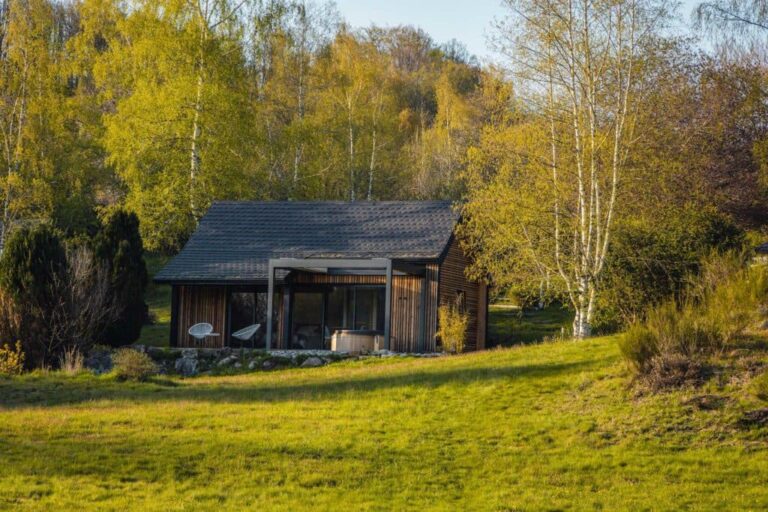 ecrin auvergne lodge vue jardin 768x512