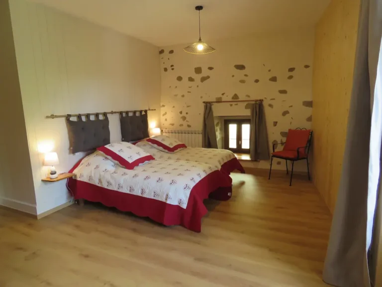 gite chastel livradois chambre double 768x576