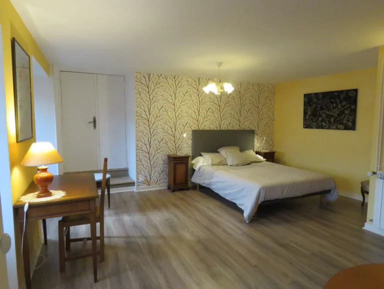 gite chastel livradois chambre double parents 768x577