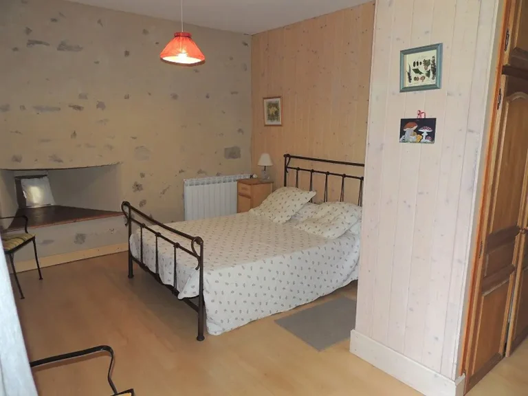 gite chastel livradois chambre famille 768x576