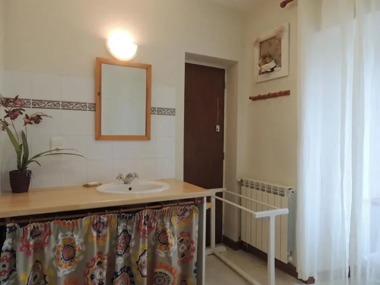 gite chastel livradois salle bain 768x576