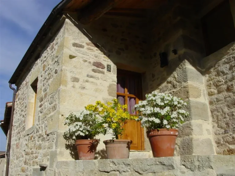 gite dix portes entree 768x576