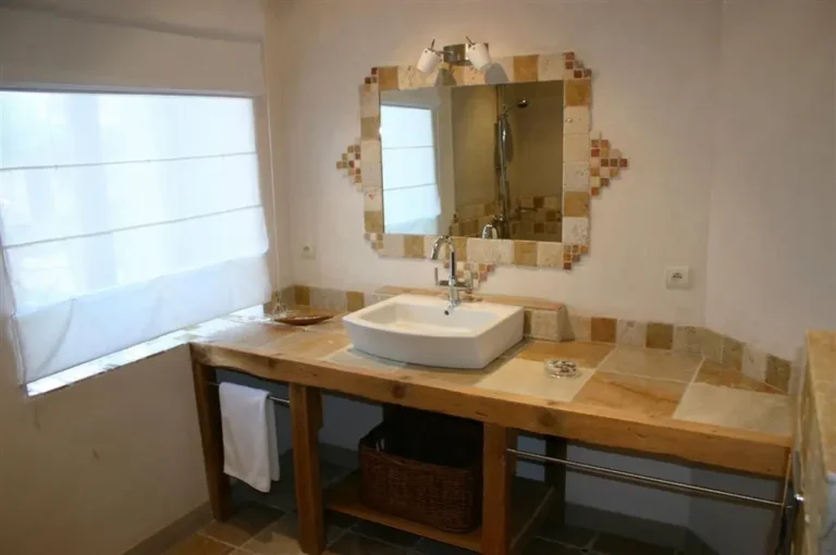 gite dix portes salle eau 768x510