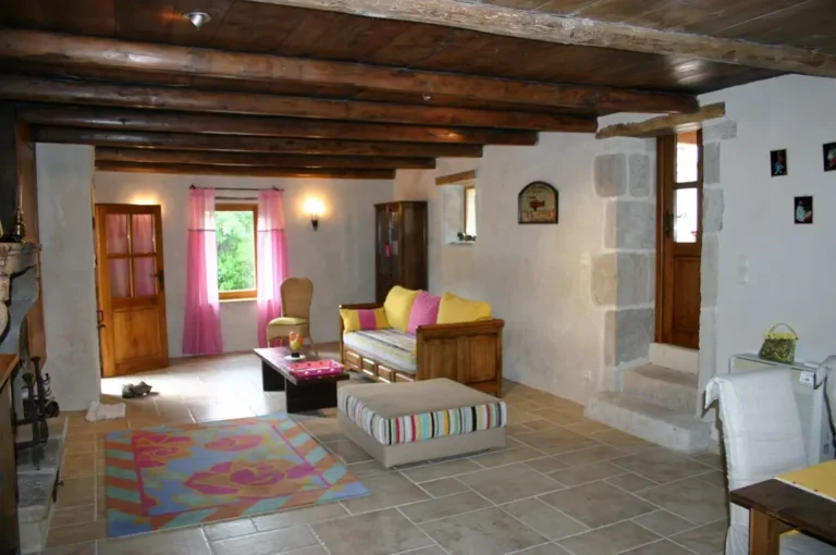 gite dix portes salon 2 768x510