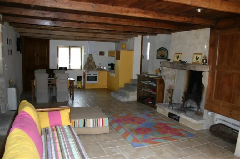gite dix portes sejour 768x510