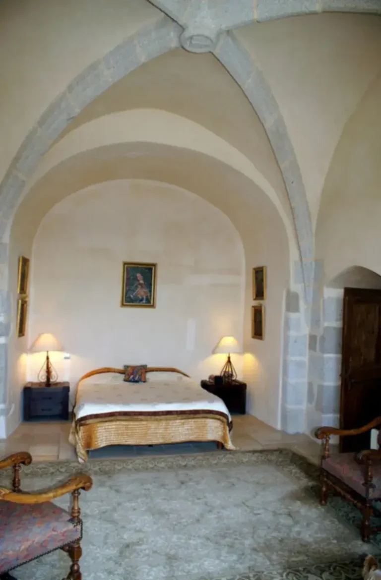 gite medieval chastel chambre 768x1170