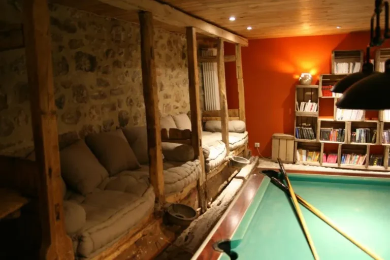 maison jeanne espace detente billard 768x512
