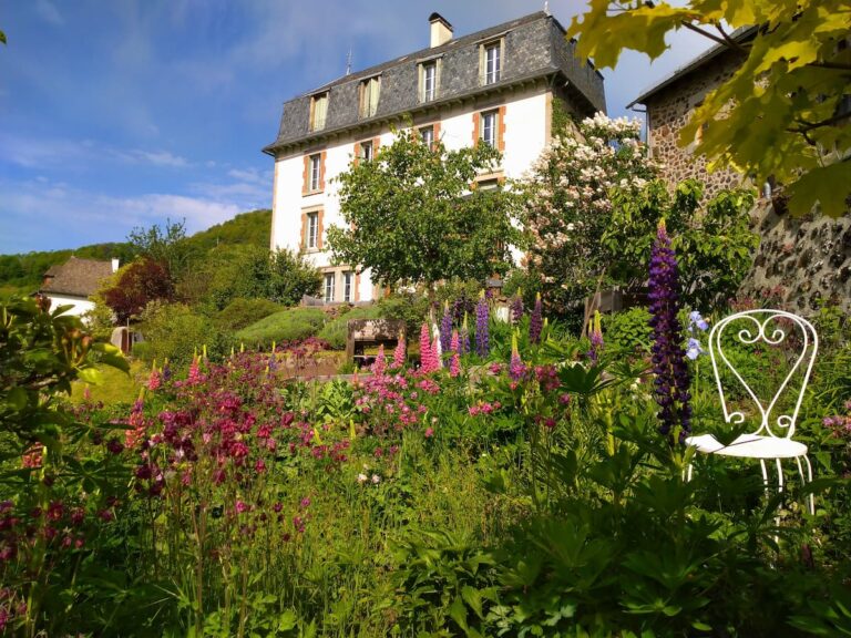 maison jeanne facade jardin 768x576