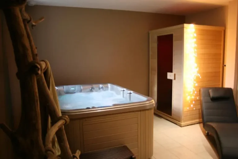 maison jeanne jacuzzi sauna 768x512