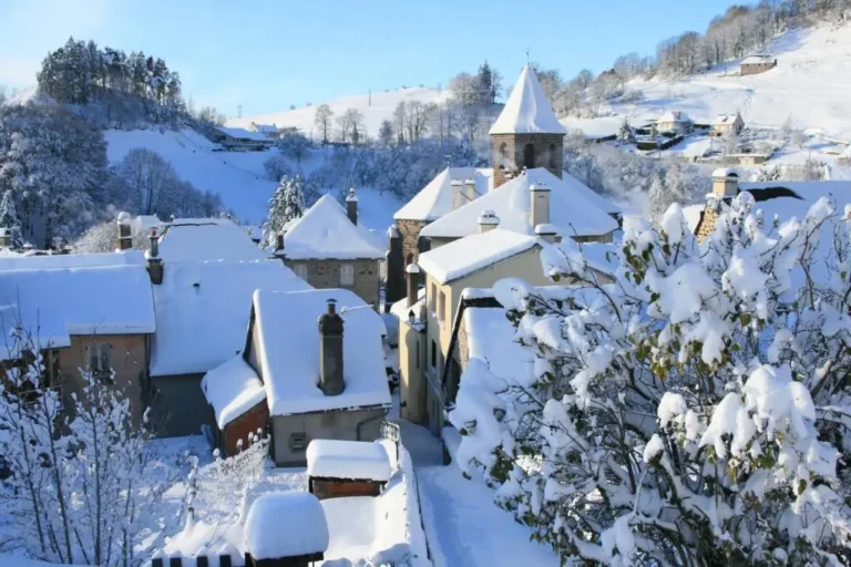 maison jeanne village neige 768x512