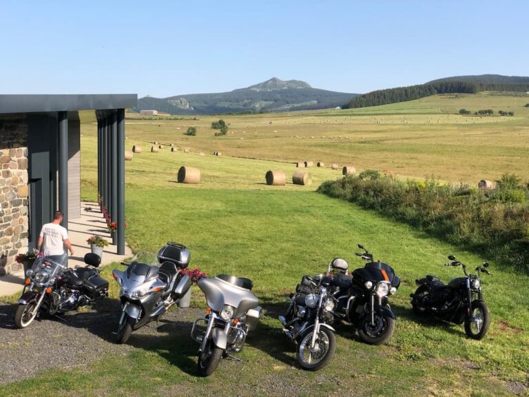 mandra exterieur motards 768x576